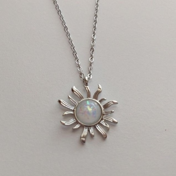 Boutique Opal Resin Sun Pendant Necklace - Picture 4 of 9